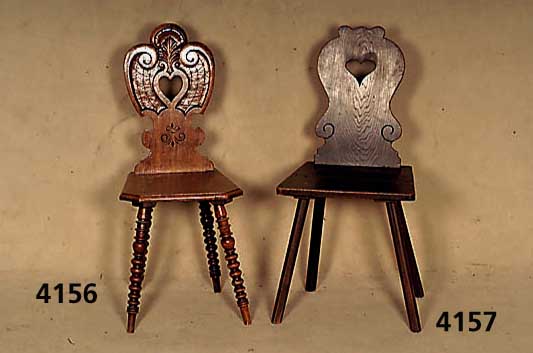 2 StÜhle, Elsaß/Lothringen, um 1870/1890, Eiche massiv, FÜße und Lehnen gesteckt, Beine gedrechselt, Flachschnitzerei aus dem Vollholz , ...