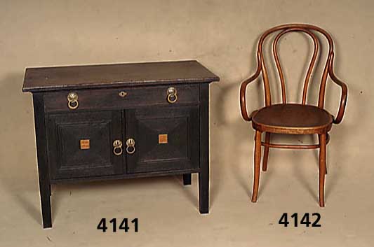 Stuhlsessel, Wien, um 1900, Kohn, Bugholz, elegante LinienfÜhrung, in stiltypischer Manier von Thonet, teilrestauriert, Gebrauchs- spuren, ...