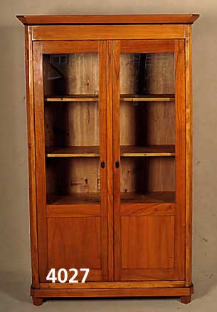 Vitrinenschrank, sÜddeutsch, um 1860, Kirschbaum massiv, Kirschbaumfurnier, 3 Ein- legebÖden, Shellackpoliert, SchlÜsselschilde sekundÄr, ...