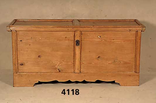 Truhe, sÜddeutsch, um 1780/1800, wohl Fichte , original Zustand, original Schloß und SchlÜssel, wohnfertig, ca. 78x167x59 cm