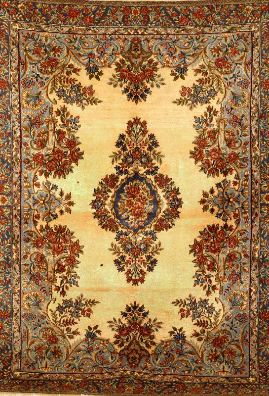 Lawar fein, Persien, neuwertig, Korkwolle, ca. 210 x 152 cm, Schätzwert: 1720.- EURO. Hoc hwertige Korkwolle in feiner Knüpfung. Durch s eine ...