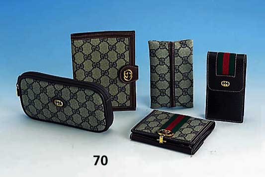 5 GUCCI-Etuis, Canvas/braunes Leder, neuwertig: Ziagarettenetui, Tempotaschentuch- Etui, kl. Dokumentenmappe, Portemonnaie, Schminkbeutel