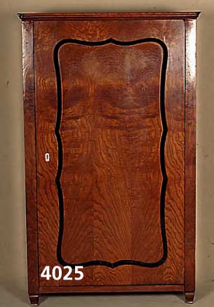 Schrank, deutsch, um 1850/60, starkes Eschefurnier, eintÜrig, geschwungene vertiefte TÜrfÜllung, Leisten und FÜße ergÄnzt, Alters- und ...