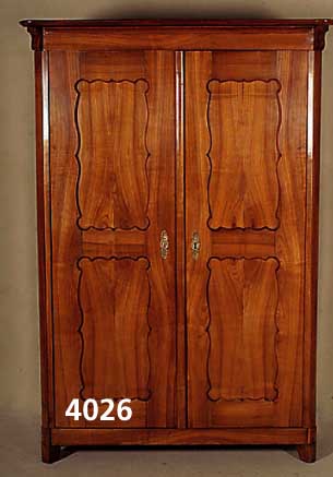 Dekorativer Schrank, deutsch, um 1850, Kirschholz massiv, Kirschholzfurnier, zwei- tÜrig, zerlegbar, GebrauchsschÄden, Reste von altem ...
