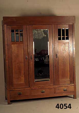 Kleider- bzw. WÄscheschrank, deutsch, um 1902/ 04, Jugendstil, große NÄhe zu Darmstadt, Front und Seiten auf Rahmen gearbeitet, Korpus ...
