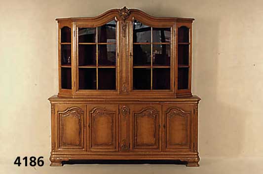 Großer Glasschrank, im Stil des Barock, nach dem Vorbild von 1750, sogenanntes SchrÖder- mÖbel, Weichholz und Eiche massiv, Unterteil mit 4 ...