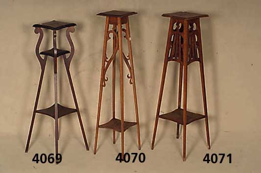 Etagere, Frankreich, um 1900, Eiche massiv, 3 Ebenen, als BlumensÄule geeignet, Alters- und Gebrauchsspuren, ca. 109x30x30 cm