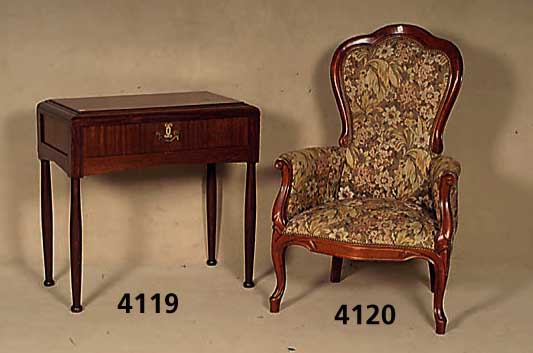 Konsolentisch, Frankeich, um 1920, ArtDeco, Nußbaumfurnier und Eiche, vier kannelierte Tischbeine, eine große Schublade, wohnfertig, zeitlos ...