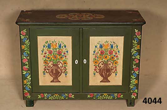 Kommode, deutsch, um 1920, Weichholz bunt gefaßt, bÄuerlich patiniert, 2-tÜrig, Schloß und SchlÜssel original, ca. 86x116x46 cm
