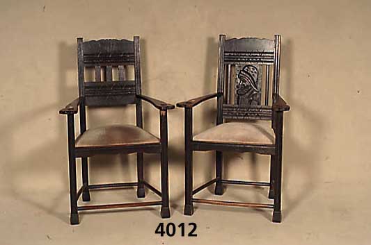 2 ArmlehnstÜhle, deutsch, um 1900, Worpswede , Eiche dunkel gebeizt, RÜckenlehnen mit Durchbrucharbeiten und Kerbschnitzerei, ge- schnitztes ...