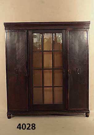 Jugendstilvitrine bzw. BÜcherschrank, deutsch, um 1910, Korpus Weichholz, Eiche massiv, Eichefurnier, glatte Form, auf Rahmen gearbei- tet, ...