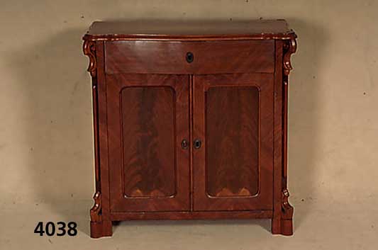 Halbschrank, deutsch, um 1870, Korpus Weich- holz, gespiegeltes Mahagonifurnier, Louis Philippe, schÖne alte Politur, Gebrauchsspuren , ca. ...
