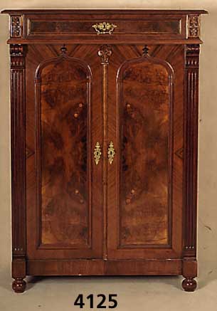 Vertiko, deutsch, um 1880, im GrÜnderzeit- stil, Korpus Weichholz, Nußbaumfurnier, seit- lich kanneliert, KugelfÜße erneuert, Ober- platte neu ...