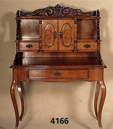 Damenschreibtisch, deutsch, um 1850/60, wohl Dresden, sogenanntes 2. Barock, mit star- ken Rokokoelementen, Korpus Weichholz, FÜße und Zierteile ...