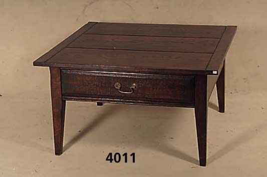 Couch- bzw. Beistelltisch, England, im Stil von 1910, Eiche massiv, 1 Schublade, wohn- fertig, ca. 51x90x90 cm