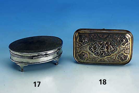 Brillenetui, Frankreich um 1860/80, 800er Silber, Meistermarke Giradot, Vorder- und RÜckseite 800er Silber verg. mit reichem erhabenem klass. ...