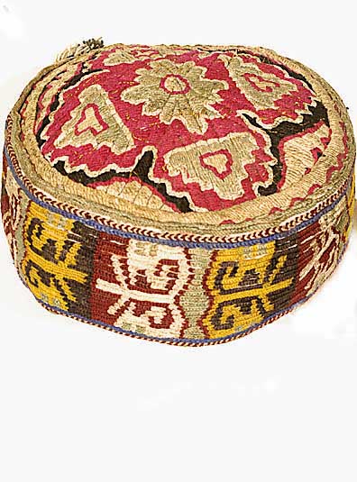 SteppmÜtze, Buchara, um 1880, Kattun mit Seidenstickerei, HÖhe 7cm Umfang 56cm, SchÄtzwert: 1000.- EURO, EHZ: 2, museal