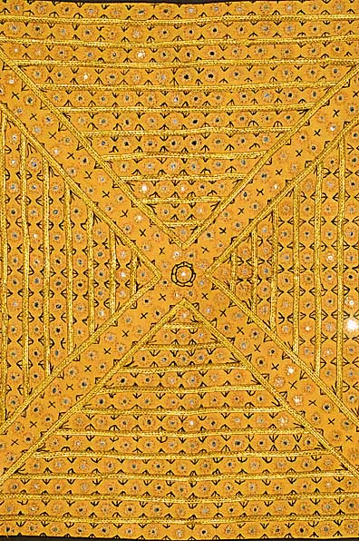 KissenhÜlle, ca. 30 Jahre, Baumwolle bestickt(mit Glas), ca. 68 x 67 cm, EHZ: 2
