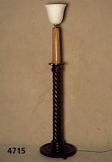 Stehlampe, GrÜnderzeit, in Form eines Ker- zenleuchters, Buche, nußbaumfarbig, mit Opa- linglasschirm, gedrehter Fuß, ca. 170 cm