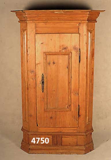 Bauernschrank, deutsch/Hessen, 18. Jhd., Weichholz, eintÜrig, original Schloß, Schloß und BeschlÄge, unrestaurierter Originalzustand , ca. ...