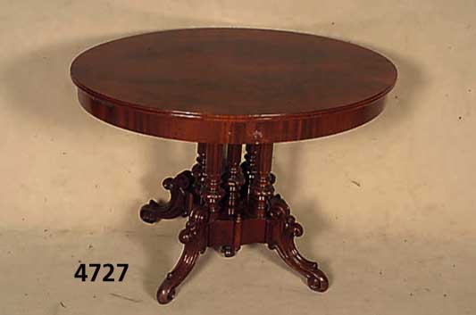 Ausziehtisch, deutsch, um 1860, Weichholz, Nußbaum und Mahagoni, FÜße ausladend geschwu- ngen, einfach bzw. doppelt in Veluten auslau- fend, ...