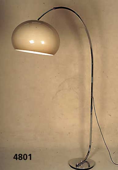 Bogenlampe, deutsch, um 1970/75, Metall verchromt, Ausladung verstellbar, Kunststoff- schirm, neu elektrifiziert, nicht geprÜft, Gebrauchsspuren, ...