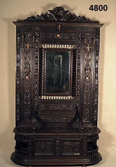 Gaderobe, deutsch, um 1870, Eiche massiv, z.T. geschwÄrzt, eklektizistischer Stil, Flachschnitzereien aus dem Vollholz, z.T. ge- schwungen, ...