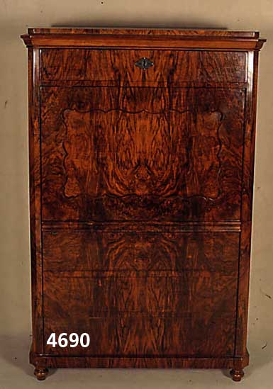 Kleiderschrank, deutsch, um 1860, soge- nannter Blender, gibt SchranksekretÄr vor, Korpus Weichholz, Front auf Rahmen gearbeitet, dicke ...