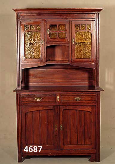Aufsatzbuffet, deutsch, um 1920, Weichholz (Pitchpine), mit Glas und Dekorationsfach, Gebrauchsspuren, ca. 209x120x53 cm