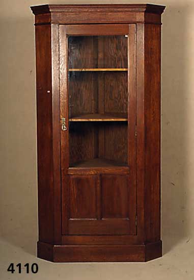 Eckschrank, deutsch, um 1900, Eiche massiv, TÜr auf Rahmen gearbeitet, Leisten getreppt, harmonischer Aufbau, TÜr verglast, EinlegebÖ- den ...