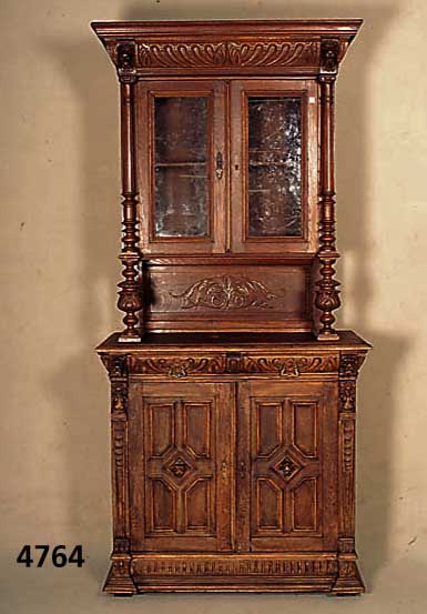 Vielzweckschrank, Belgien, um 1890/1900, Eiche massiv, Unterteil mit Rahmenmuster und geschnitzten LÖwenkÖpfen, Oberteil als Vitrine mit ...