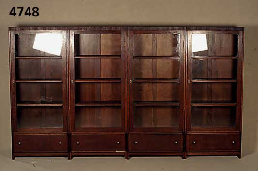BÜcherschrank, deutsch, um 1910, Eiche mas- siv, Eichefurnier, auf Rahmen gearbeitet, bestehend aus 4 Teilen, zusammenschraubbar, versprosstes ...