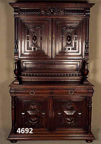 Aufsatzschrank, Frankreich, um 1880, Nußbaum massiv, Aufsatz mit vorgesetzten SÄulen, diese gerillt, Unterteil mit 2 Schubladen und TÜren, Inlets ...