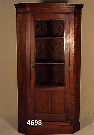 Eckschrank, deutsch, um 1900, Eiche massiv, TÜr auf Rahmen gearbeitet, Leisten einfach getreppt, schÖner harmonischer Aufbau, TÜr verglast, ...