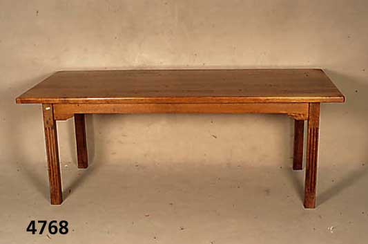 Tisch, deutsch, um 1960, im Stil von 1930, Eiche massiv, parkettfÖrmige Platte, schÖne schwere AusfÜhrung, stabil, praktisch, leicht ...