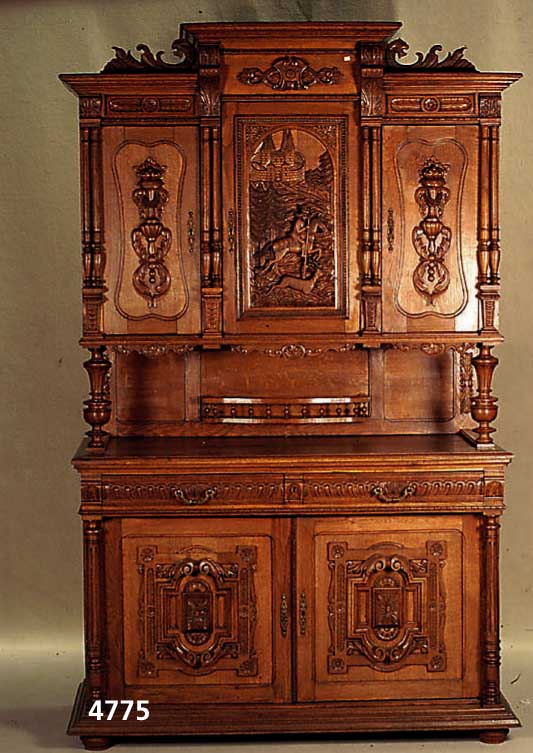 Aufsatzbuffet, Frankreich, um 1870/80, wohl Henry II, Eiche massiv, Unterteil mit vorge- setzten VollsÄulen, gerillt, zwei TÜren und Schubalden, ...