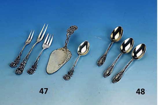 Kaffebesteck fÜr 12 Personen, Dekor "Hildes- heimer Rose", 800er Silber, total ca. 510 g, best. aus: 12 Kuchengabeln, 12 KaffeelÖf- ...