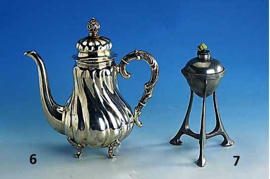 Kaffeekanne, 800er Silber, Gew. ca. 905 g, reine Treibarbeit, sign. H. Schmitt MÜnster W., goudroniert, auf 4 FÜßen, mit DÄmmringen, H. ca. ...