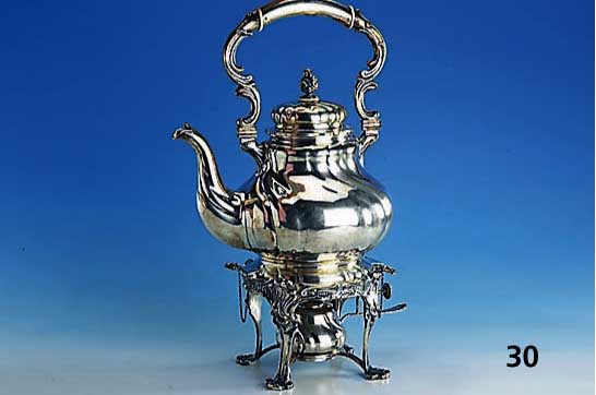 Teekanne mit StÖvchen, Silber, Gew. total ca. 2330 g, deutsch um 1890/1900, Gebr. Noelle LÜdenscheid, Rokokostil, Unterteil feiner Guss mit ...