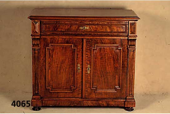 SchubladenschrÄnkchen, deutsch, um 1890/1900, GrÜnderzeit, Korpus Weichholz, Wurzelnuß- furnier, z.T. gespiegelt, aufgesetzte doppelt ...