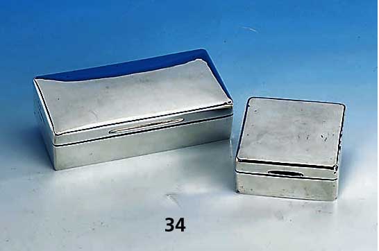 Konvolut 2 Deckeldosen, 925er Silber, London 1903 bzw. 1904, Innenleben Holz, beide gedellt, Maße ca.: 18.7 x 8.5 x 5 bzw. 9 x 8.3 x 5 cm