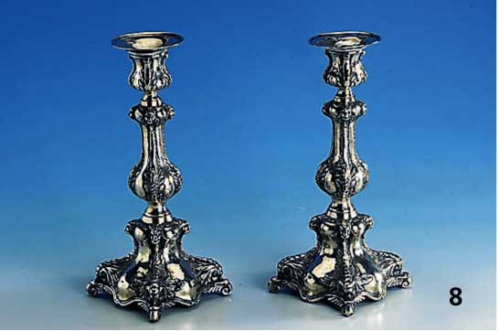 Kerzenleuchterpaar, Italien, 30er Jahre, 800er Silber, Barockstil, massive Ausf., ca. 1295 g, verbeult, H ca. 26 cm
