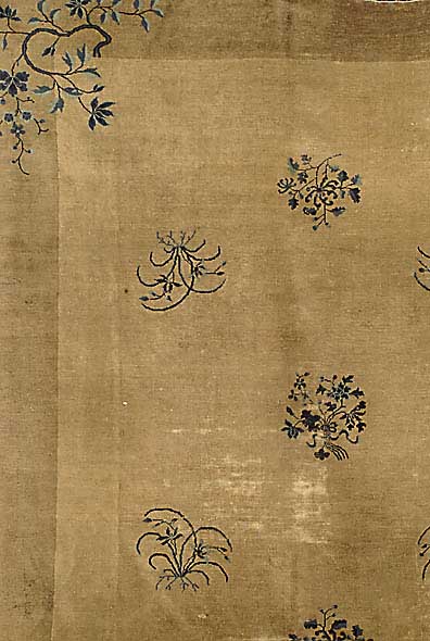 Peking, China, um1890, Wolle auf Baumwolle, ca. 344 x 276 cm, SchÄtzwert: 2800.- EURO, EHZ: 5, 4cm Riss
