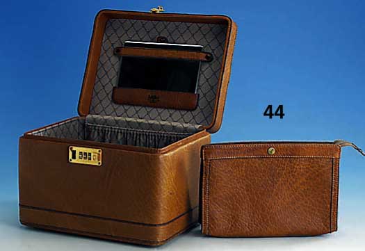 Beauty-Case und Necessairetasche, GOLDPFEIL, Caracciola-Leder, Inneneinrichtung, Spiegel herausnehmbar, Zahlenschloß, wenige Gebr.-Spuren, 21 x ...
