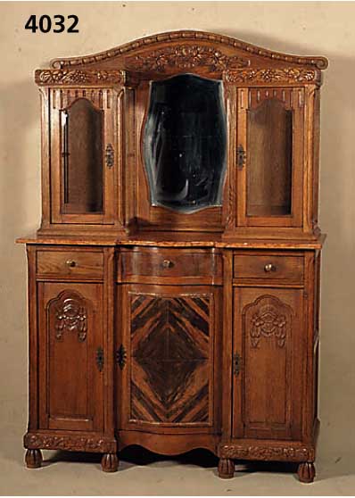 Aufsatzbuffet, Flandern, um 1905, Eiche massiv, Oberteil mit Spiegelaufsatz, Vergla- sung mit Facettenschliff, Unterteil mit Marmorplatte, ca. ...