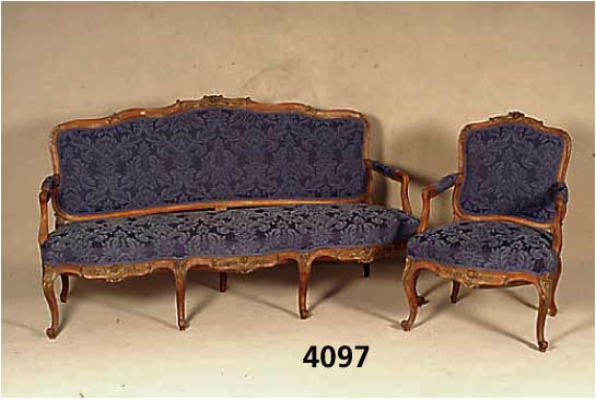 Salongarnitur, deutsch, um 1860/70, bestehend aus Sofa und 2 Stuhlsesseln, Rahmen Eiche massiv, allseitig geschweift, Vorder- und RÜckseite ...