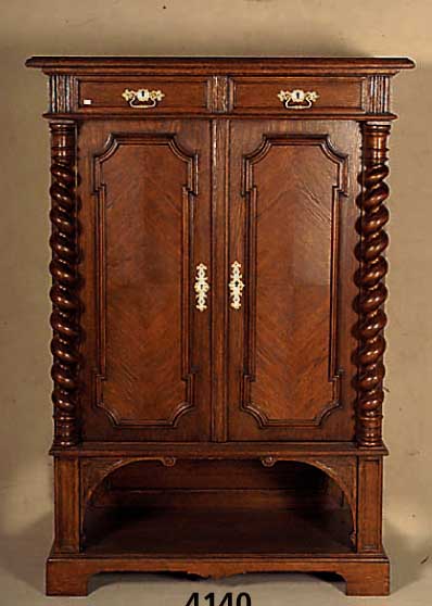 Stollenschrank, deutsch, um 1880/90, nach flÄmischem Vorbild, 3/4-SÄulen gedrechselt und gedreht, Korpus Weichholz, Eichefurnier, z.T. ...