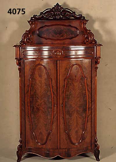 Aufsatzvertiko, deutsch, um 1860/70, Louis Philippe, Korpus Weichholz, Mahagonifurnier gespiegelt, auf Rahmen gearbeitet, original Aufsatz mit ...