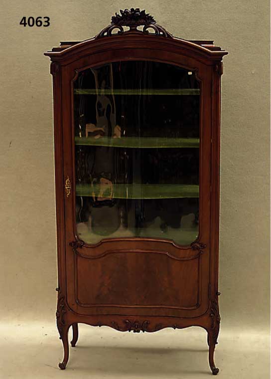 Sammlervitrine, deutsch, um 1860, Louis Philippe, Korpus Weichholz, Mahagoni massiv, Mahagonifurnier, auf Rahmen gearbeitet, ge- bogene Front, in ...