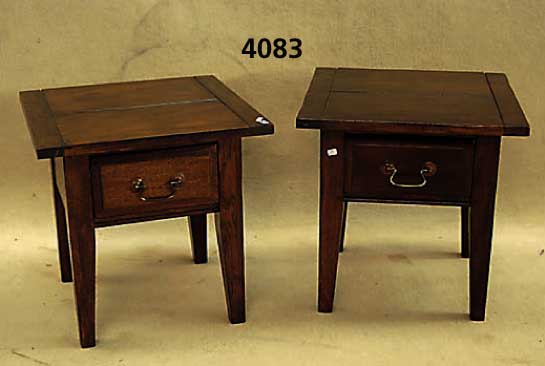2 Beistelltische, im Englischen Stil um 1910, Eiche massiv, 1 Schublade, wohnfertig, ca. 45x45x45 cm